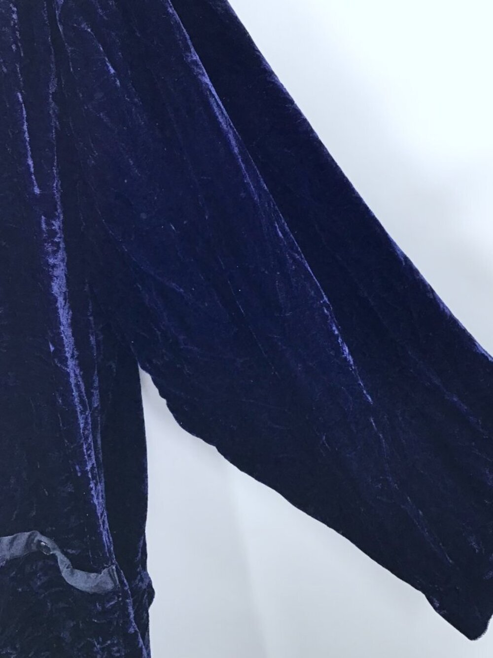 Vintage Womens 26/28 Glam Crushed Blue Velvet Smoking Jacket Coat Silk Gothic - Picture 3 of 7